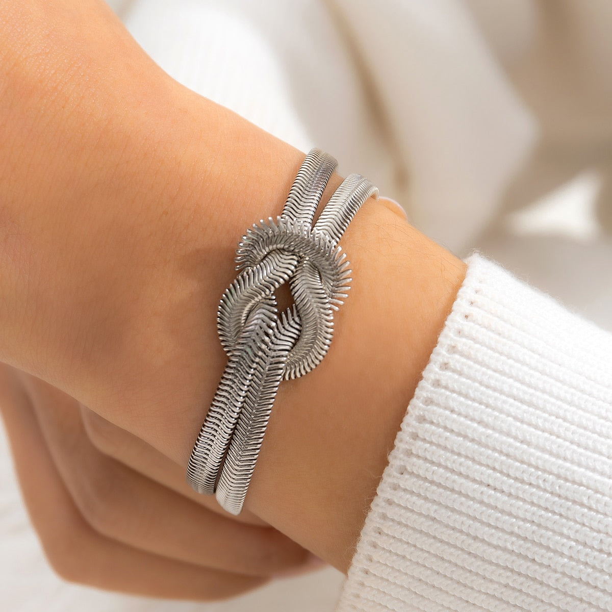 Scarlette Sleek Knot Armband 